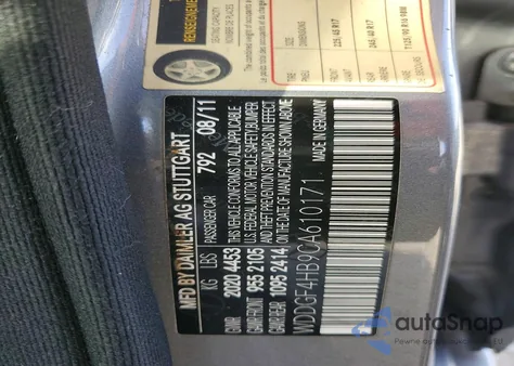 2012 Mercedes-Benz C 250 z USA, uszkodzony, nr VIN WDDGF4HB9CA610171